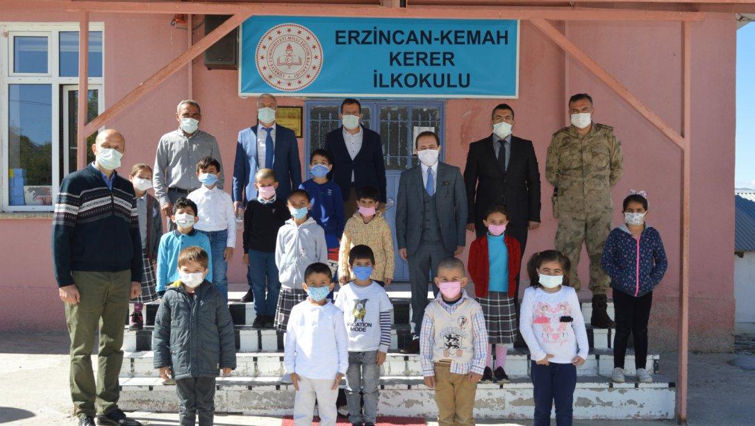 İlçe kaymakamımız Muhammet Şükrü PEKPAK İlçe Müdürümüz Kemal SÖĞÜT ve Daire  amirleri ile  Kerer İlkokulunu ziyaret ettiler